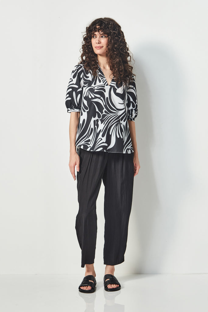 GLIDE BY VERGE...BLACK PRINT CLARA TOP