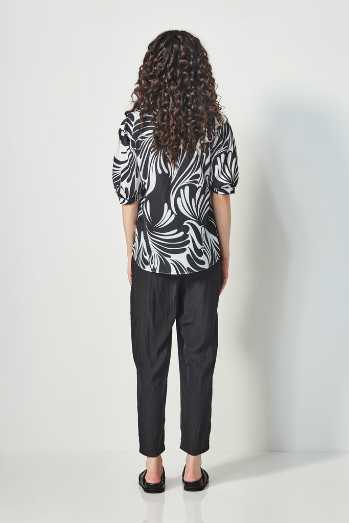 GLIDE BY VERGE...BLACK PRINT CLARA TOP